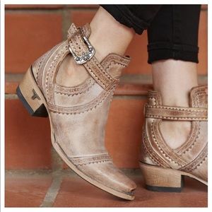 Lane Cahoots bootie *new in packaging*